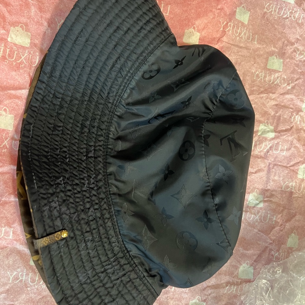 Louis Vuitton Monogram Reversible Bucket Hat - Picture 6 of 11